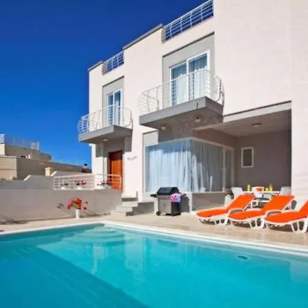 Sunnyside Villa *